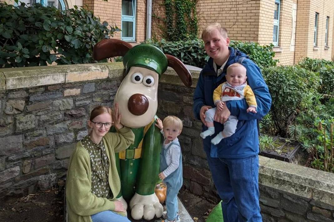 12 yaşında gibi ama 2 çocuk annesi! Yaşını duyanlar inanmakta güçlük çekiyor 16